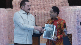 Presiden Prabowo saksikan penyerahkan hutan seluas 688.427 hektare kepda Kementrian Kehutanan, Rabu, 24 Desember 2025. Foto: Dok/ kejakgung