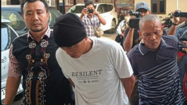 Polres Cilacap menggelar konferensi pers atas penangkapan dua tersangka tersangka pelaku pembunuhan seorang Advokat asal Banyumas, Aris Munadi, ditemukan tewas dan dikubur di hutan Desa Kubangkangkung, Kecamatan Kawunganten, Cilacap. Polisi menangkap dua pelaku berinisial S dan J, keduanya warga Jeruklegi. Kapolresta Cilacap, Kombes Pol Budi Adhi Buwono. Foto: indeksnews.id