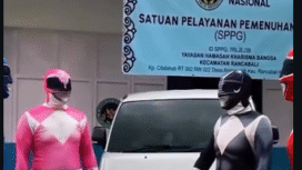 Di beberapa daerah, petugas pengantar makana MBG menggunakan seragam cosply Power Rangers. Foto: Instagram@indotoday_