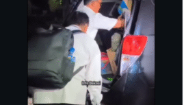 Petugas KPK melakukan penggeledahan kantor Bupati Bekasi, Senin 21 Desember 20925. Dalam penggeledahan memakan waktu tujuh setengah jam, mereka membawa barang bukti sebanyak 5 koper. Foto: Instagram@infobekasi