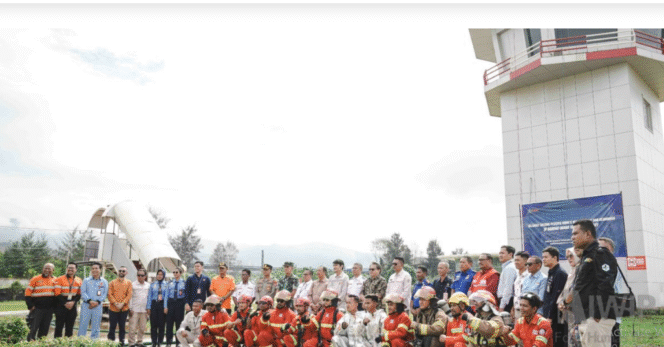 
					Ambar Suryoko, SE., MM sebagai Kepala Otoritas Bandar Udara (Otban) Wilayah VIII Manado, Deddy Kotambuan, SE., M.Si sebagai Kepala Dinas Perhubungan Provinsi Maluku Utara, Laksma TNI Moch. Hamzah S.W., S.E sebagai Kepala Badan Intelijen Negara Daerah (Kabinda) Maluku Utara, Edi Muhammad sebagai Kepala Dinas Perhubungan Kabupaten Halmahera Tengah,  Mereka menghadiri cara persmian bandara Bay Weda milik PT IWIP. Foto: iwip.co.id