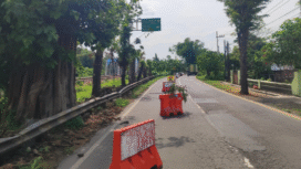 Perubahan arus lalu lintas di Jombang akibat penutupan Jl. Basuki Rahmat selama tiga hari, karena ada pekerjaan perbaikan jembatan Jabon. Foto: Kredonews.com/elok apriyanto