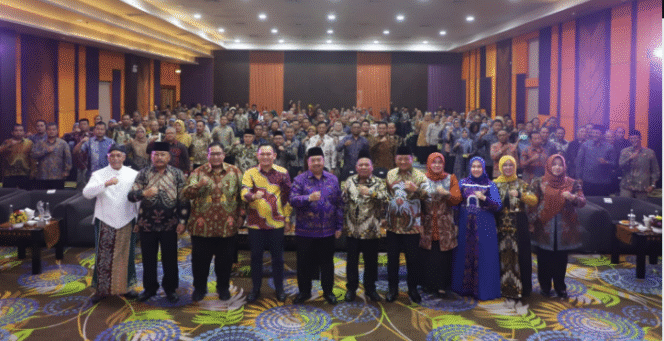 
					Pemkab Jomang menyelenggarakan  6th Annual Jombang Bureaucracy Awards Tahun 2025 sukses diselenggarakan pada Jumat (28/11/2025) di Ballroom Mercure Surabaya Grand Mirama. Foto: jombangkab.go.id