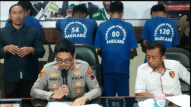 Kapolresta Magelang Kombes Pol Herbin Sianipar menyebut mereka sebagai debt collector eksternal dari perusahaan leasing di Sleman, Yogyakarta, menjadikan ibu dan anak sebagai jaminan cicilan perlunasan cicilan motor di Magelang. Foto: Instgaram@lentera