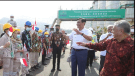 Luhut Binsar Pandjaitan saat duduk sebagai Menko saat berada di kawasan PT IMIP Morowali, memberikan izin membangun bandara status domestik, dan sekarang menjadi masalah. Foto: oposisicerdas.com