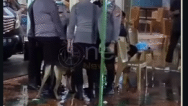 Polisi langsung melakukan olah tempat kejadian tewasnya seorang bocah berusia 9 tahun di rumah mewa BBS 3, Cilegon,Selasa 16 Desember 2025, milik Maman Suherman, Ketua Dewan poakar Banten. Foto: Instgaram@tengku.zanzabella