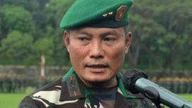 Kejaksaan Tinggi Jawa Tengah melakukan pemeriksaan Letjen TNI Widi Prasetijono, mantan Panglima Kodam IV/Diponegoro sebagai saksi kasus dugaaan TPPU, jual beli lahan seluas 716 Ha di Cilacap yang merugikan negara sekitar Rp 237 miliar. Foto: republika