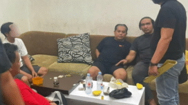 Anggota Resmob Mojokerto meringkus tersangka pelaku pencuri 338 tabung gas melon, dan 2.400 telur bebek yang akan ditetaskan. Foto: Do/ Polres Mojokereto