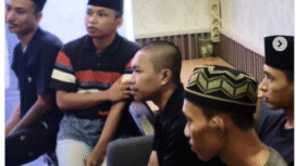 Petugas Polres Mojokerto menyerahkan berkas perkara (BAP) atas lpekara pencurian motor di desa Kedungmaling, Mojokerti, September 2025. Foto: Instagram@kabarmojokerto