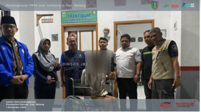
					Tim Dinsos bersama perangkat desa menjemput seorang pria warga Bongkot Peterongan, Jombang yang ditemukan dalam  kondisi lemas dan terlantar di pinggir Jalan Cerme, Desa Karangduren, Kecamatan Pakisaji, Kabupaten Malang, Senin 1 Desember 2025. Foto: jombangkab.go.id