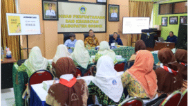 
Wabup Gresik saat peluncuran buku Antologi Cerita Pendek (Cerpen) berjudul “Jejak Kata Remaja” hasil karya siswa SMP/MTs dari beberapa sekolah. Foto: Dok/ Dinas Perpus Gresik