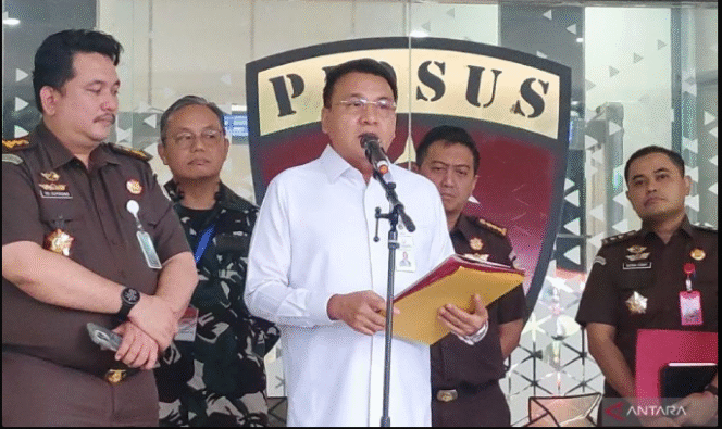 
					Jubir Satgas PKH menyampaikan ke publik menagish denda kepada 71 perusahaan yang bergerak di bidang pertambangan dan sawit untuk membayar denda sebesar Rp 38,6 triliun. Foto: antaranews