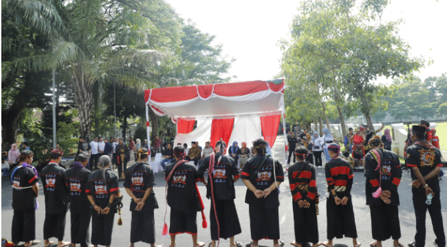 Pemkab Jombang bersama  Perkumpulan Kesenian Jaranan Jombang (PKJJ) menyelenggarakan acara seni trandisional untuk memeriahkan Car Free Day Jombang, Minggu 7 Desember 2025. Foto: jonbangkab.go.id