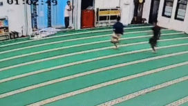 Tangkap layar video Isntagram@madura25ja, terkait rekaman suara nyaring TOA di masjid Sampang,yang meneriakan adanya peristiwa kiamat, Selasa dini hari sekitar pukul 01.00, 9 Desember 2025. Foto: tangkap layar video Instagram@madura25jam