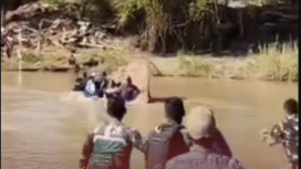 Sebanyak delapan orang rombongan Wagub Aceh tercebut di sebuah sungai kawasan Kawasan Pameu, Kecamatan Rusip Antara, Kabupaten Aceh Tengah. Namun seluruh penumpang berhasil diselamatkan oleh warga, Minggu 21 Desember 2025. Foto: NTVNews.id