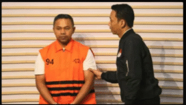 Kasi Datum Kejaksaan Negeri Hulu Sungai Utara (HSU) Kalsel, setelah 4 hari buron akhirnya menyerahkan diri ke kantor KPK, Gedung Merah Putih, Jakartra, sekitar pukul 12.40 WIB, Senin 22 Desember 2025. Foto: Dok/KPK