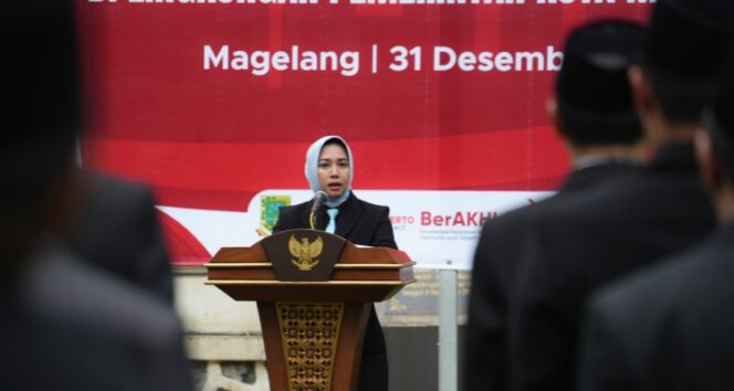 
					Wali Kota Mojokerto, Ika Puspitasari, melantik 78 ASN di lingkungan Pemkot Mojokerto pada Rabu (31/12/2025) di Tugu “SA”, Puncak Tidar, Magelang, Jawa Tengah.  Dok.Humas