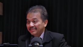 Roy Suryo bocorkan perilisan buku tentang Wapres Gibran Rakabuming. (YouTube/Bambang Widjojanto)