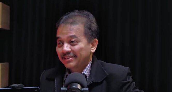 
					Roy Suryo bocorkan perilisan buku tentang Wapres Gibran Rakabuming. (YouTube/Bambang Widjojanto)