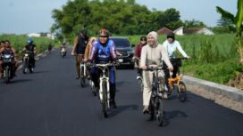 Sambil Gowes, Ning Ita Tinjau Proyek dan Kondisi Lingkungan. Ist