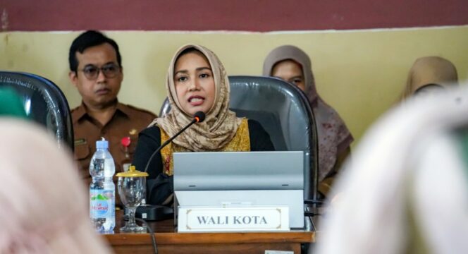 
					Wali Kota Mojokerto, Ika Puspitasari, resmi membuka Musyawarah Perencanaan Pembangunan (Musrenbang) Kelurahan Miji. Dok.Diskominfo