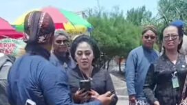 Viral! Mbak Rara Pawang Diusir Abdi Dalem Keraton Jogja saat Prosesi Labuhan. (Tangkap layar FB Acun Hadiwidjojo)