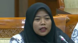 Guru SD di Muaro Jambi, Tri Wulansari menuturkan terkait kasus pelaporan terhadap dirinya ke polisi usai sempat merazia rambut siswa di sekolah. (YouTube.com / TVR Parlemen)