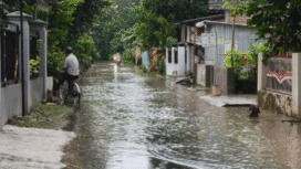 Indonesia punya dua musim Kemau dan Hujan. Dua duanya membawa risiki alami, kebakaran dan banjir. Sepanjang tahun 2025, BPBD Jombang telah melakukan penanganan  bnajir sebanyak 61 kali. Foto: kredoneww.com/ elok apriyanto