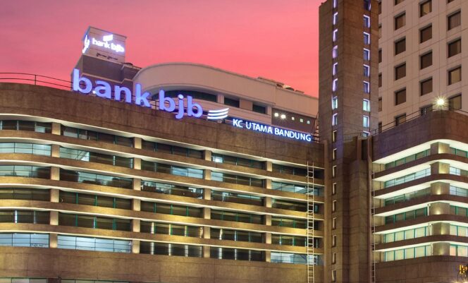 
					WOW,  Piutang Bank BJB Rp3,7 Triliun, Ini Solusi Dedi Mulyadi