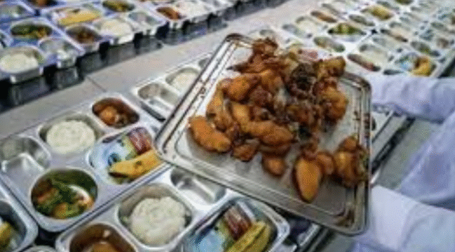 Masuk gugatan juidcial freview terkait penggunaaan anggara Rp 223 triliun MBG diambilkan dari dana anggaran pendidikan APBN Rp 769 triliun. Foto: emitenews.com 