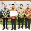 Bupati Gresik Fandi Akhmad Yani bersama, ketua DPRD, dan kepala Bappeda Gresik. Foto: kredonews.com/ abdullah nur ubaed