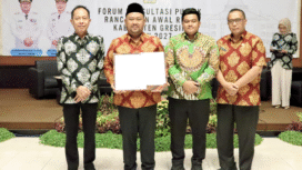 Bupati Gresik Fandi Akhmad Yani bersama, ketua DPRD, dan kepala Bappeda Gresik. Foto: kredonews.com/ abdullah nur ubaed