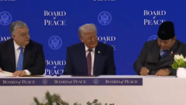 Presiden Prabowo Subianto, membubuhkan tanda tangan Piagam Board of Peace fo Gaza, dilaksanakan di Davos, Swiss, Kamis, 22 Januari 2026. Foto: ist