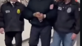 Beberapa menit yang lalu Nicholas Maduro dibawa ke kantor DEA di New York, yaitu Drug Enforcement Administration, badan penegak hukum federal Amerika Serikat di bawah Departemen Kehakiman yang bertugas memerangi perdagangan dan penyalahgunaan narkoba ilegal. Foto: Instagram@noticiassinbozal