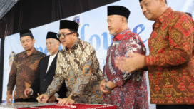 Bupati Jombang H. Warsubi meresmikan penggunaan gedung Al Aimmi, Ponpes El-Haq Putra di Bareng, Jombang, Minggu, 25 Januari 2026. Foto: diskominfo pemkab jombang.