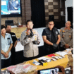 Kapolres AKBP Raden Erik Bangun Prakasa melakukan konferensi pers, penangkapan keempat pelaku beserta barang bukti emas senilai Rp1 miliar, Kamis 15 Januari 2026. Foto: instagram@magetanviral