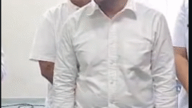 Wakil Gubernur Emil Dardak membesuk pasien korban dugaan keracunan makanan MBG, di RSUD Mojokerto, Minggu 11 Januari 2026. Foto: Instagram@kabarterdepanmojokerto