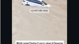 Mobil dinas Camat Pantan Cuara, kabupaten Aceh Gayo, yang dipakri sejak akhir November 2025, akhirnya terserat arus air sungai Tripe pada saat terjadi banjir bandang susulan. Kamis sore, 1 Januari 2026. Foto: Instagram@terkinidotdit