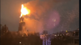 Kebakaran besar melanda Gereja Vondelkerk di Amsterdam pada dini hari 1 Januari 2026, tak lama setelah perayaan Tahun Baru. Sejuah ini polisi belum mengungkap penyebab kebaran gerea berusia 154 tahun itu. Foto: Instagram@publicflux