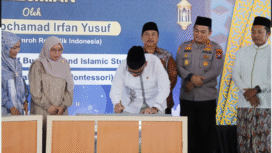 Menteri Haji dan Umroh RI, Dr. KH. Mochamad Irfan Yusuf (Gus Irfan) Jombag didampingi Bupati Warsubi meresmikan TK-SD Aqobah Islamic Montessori (AIM) dan Aqobah Institute of Business and Islamic Studies (AIBIS), di Jalan Bakalan, Dusun Ngasem, Desa Jombok, Kecamatan Ngoro, pada Sabtu (24/1/2026) pagi. Foto: jombangkab.go.id
