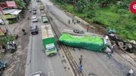 Kecelakaan lalu lintas terjadi di Jalan Raya Desa Surodadi, Kecamatan Gringsing, Kabupaten Batang, pada Jumat (30/1/2026) sekitar pukul 09.30 WIB. Foto: viva.id