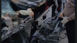 Sebuah Avanza menyeruk truk bermuatan besi di tol Jomo, Rabu 7 Januari 2026. Kecelakaan ini menyebabkan dua wanita asal madra, penumpang meninggal dunia dunia di tempat. Foto: ist