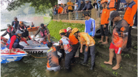 Petugas BPBD dan keamanan Telaga Sarangan, Magetan, dikerahkan untuk membantu menyelamatan tiga orang wisatawan dan 8 unit morot yang tercebut ke telaga. Hal itu disebutkan tanggul bibir (tubir) telaga Sarangan mengalami ambrol, Sabut 17 Janjuari 2026. Foto: kredonews.com/ bambang tjuk winarno