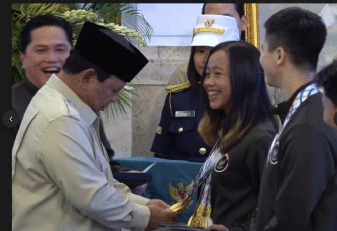 
					Presiden Prabowo Subianto memberi apresiasi kepada seluruh atlet SEA Gmas yang telah memberikan persembahan medali di Istana Negara,  Atlet hebanya adalah Martina Martina Ayu Pratiwi, asal Greik, sebagai atlet  Triathlon resmi menjadi atlet dengan peraih bonus terbanyak. Foto: ist
