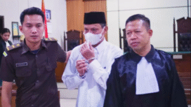 Majelis Hakim PN Kudus, Jawa Tengah, untuk pertama kalinya menerapkan KUHP baru, menjatuhkan vonis 60 hari kerja sosial kepada Superiyanto, anggota DPRD Kudus, karena terbukti ikut berjudi. FotoL muria.id