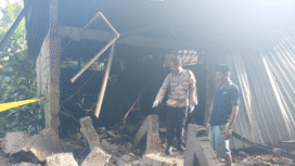 Ketel uap di pabrik tahu Dusun Krajan, Desa Sutojayan, Kecamatan Pakisaji meledak sekitar pukul 06.30-07.00 WIB, menyebabkan satu pekerja tewas di tempat. Korban terpental beberapa meter akibat tekanan uap dan suhu panas berlebih di dalam ketel yang menggunakan kayu bakar. Foto: metrotV