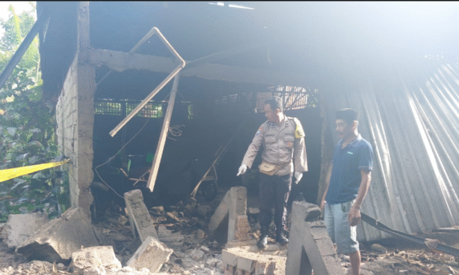 
					Ketel uap di pabrik tahu Dusun Krajan, Desa Sutojayan, Kecamatan Pakisaji meledak sekitar pukul 06.30-07.00 WIB, menyebabkan satu pekerja tewas di tempat. Korban terpental beberapa meter akibat tekanan uap dan suhu panas berlebih di dalam ketel yang menggunakan kayu bakar. Foto: metrotV