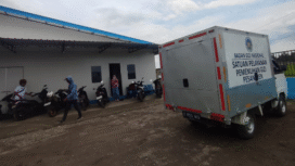 Kepala Dapur SPPG Yayasan Miftahul Ulum mengakui terjadi kesalahan, beberapa sampel makanan bau. Ia kemudian menarik seluruh paket makanan di sekolah seluruh Kesamben, Jombang, 20 Januari 2026. Foto: kredonews.com/elok apriyanto