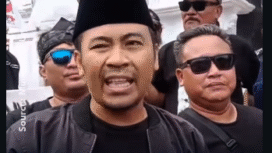 Juru Bicara Aliansi Masyarakat Pati Bersatu (AMPB) Saiful Huda Ayubi menyampaikan informasi akan menggelar acara syukuran massal di alun-alun Pati, sebagai tanda syuk atas OTT dan penetapkan terhadap bupati Sudewo sebagai tersangka, Selasa 20 Januari 2026. Foto: Instragram@murianewscom