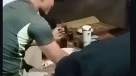 Muncul video di medsos, seorang perempuan tampak melakukan gerakan sungkem, dan mengucapkan terima kasih atas kedatangan Gus Miftah, yang telah bersedia datang ke warungnya. Foto: ntvnews.id